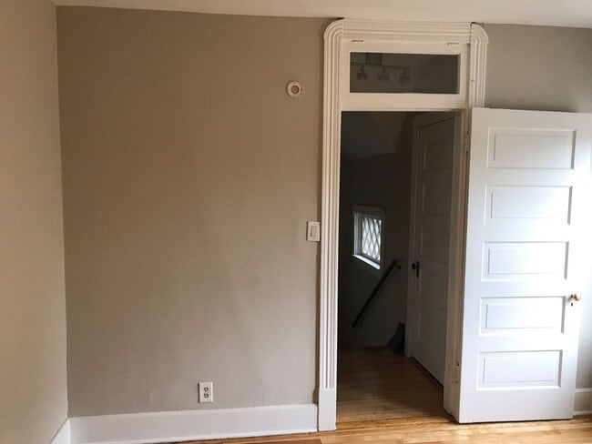 Building Photo - DO NOT MISS! Four-Bedroom Single Family Ho...