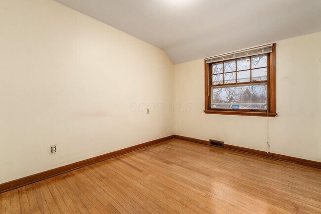 Building Photo - 683 S Roosevelt Ave