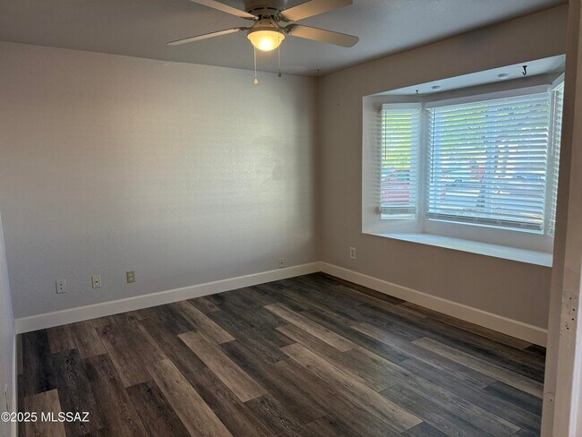 Building Photo - 2560 W Tenbrook Way