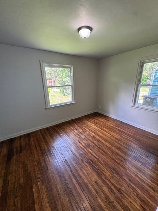 Building Photo - 4615 Plaza Dr