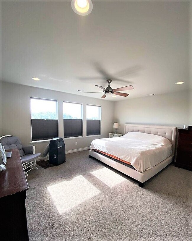 Building Photo - 4318 Blackstone Wy