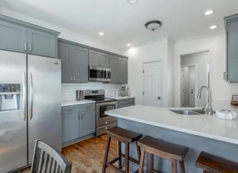 Building Photo - 8102 Hamilton Mill Dr