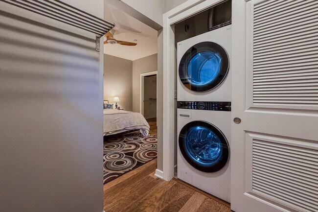 Building Photo - 190 E Gay St