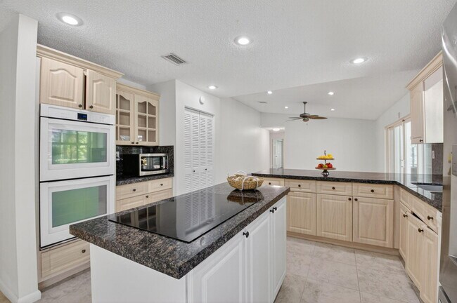 Building Photo - 17414 Spring Tree Ln
