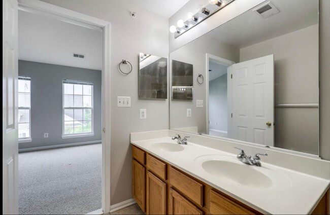 Building Photo - 5131 Anchorstone Dr