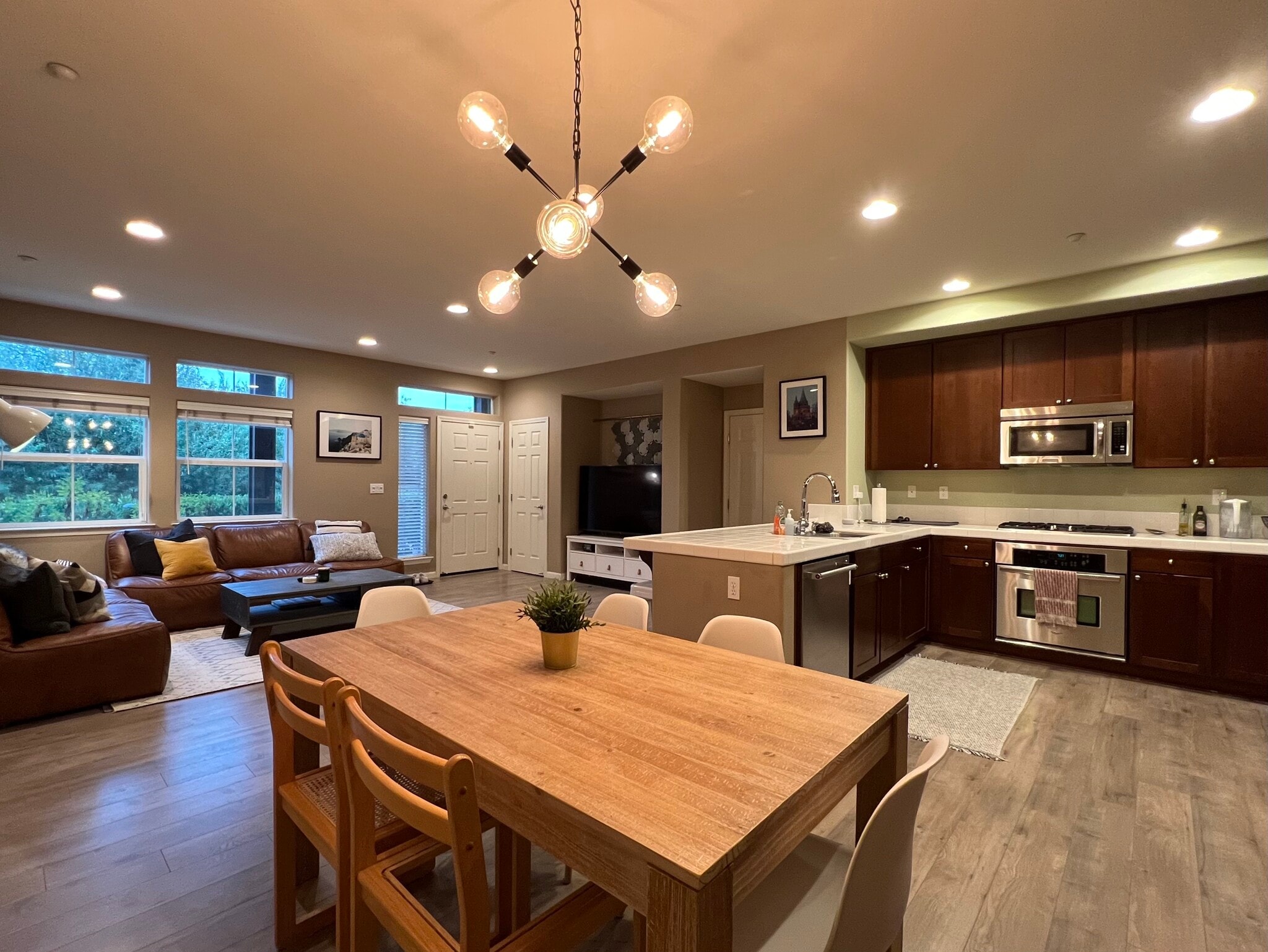 Bright, open kitchen - 837 Font Ter