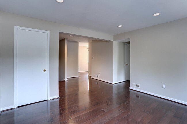 Building Photo - 8906 Battery Pl