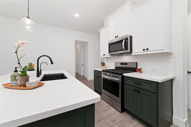 Building Photo - 28266 Emerald Bnd