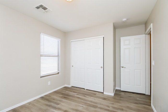 Building Photo - 2328 E Meadow Chase Dr