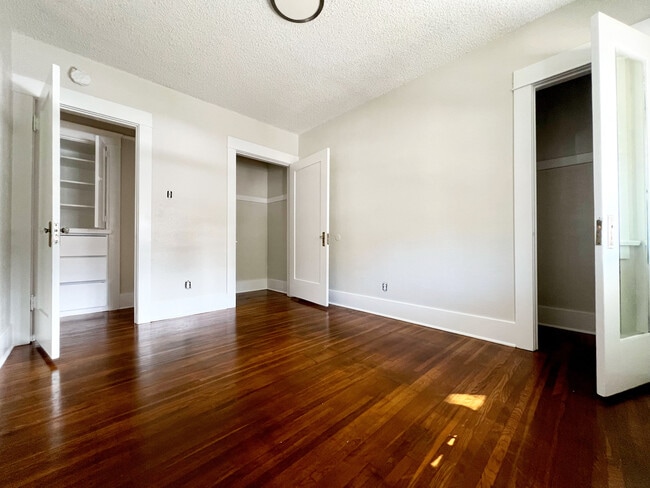 Building Photo - 1817 E 8th St