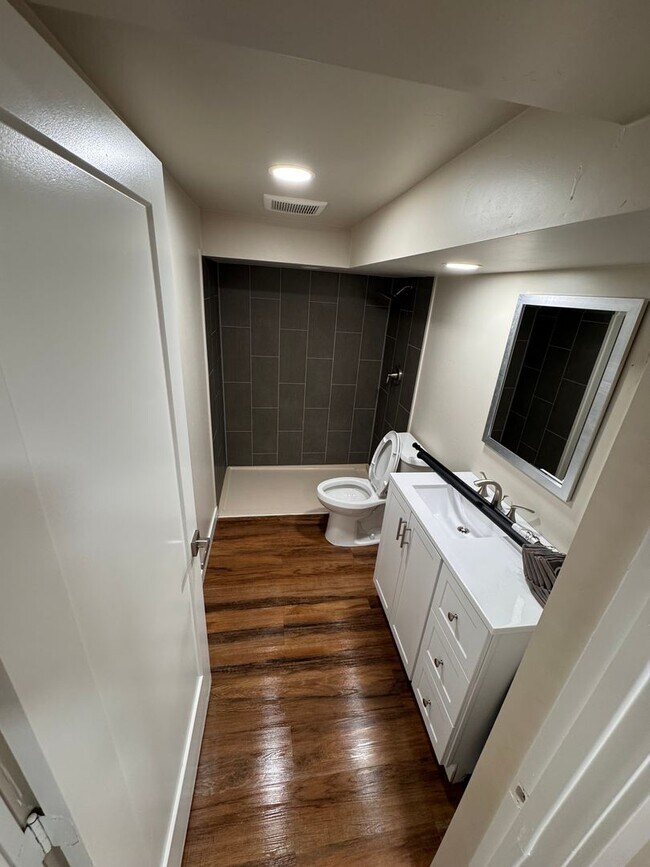 Building Photo - Newly Remodeled Duplex