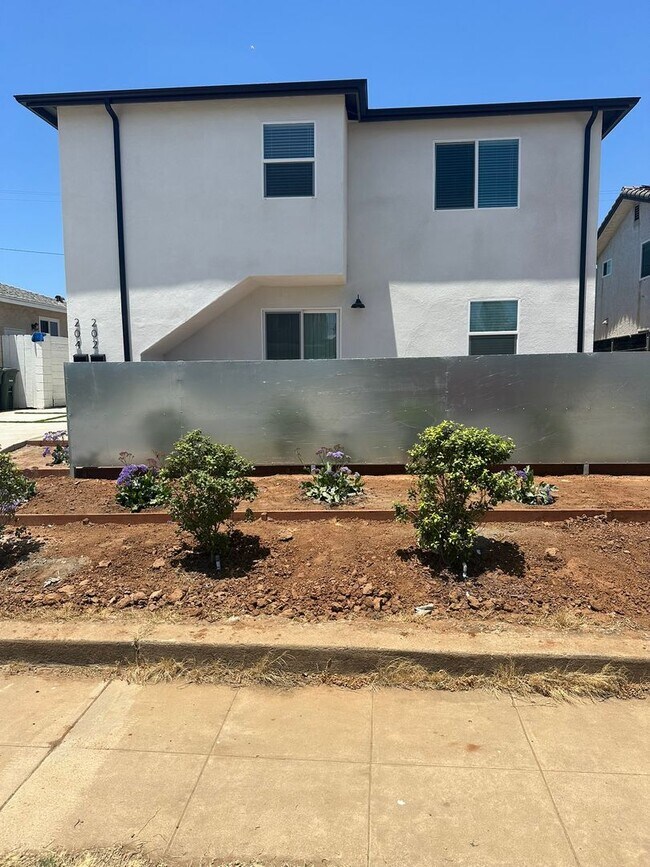 Building Photo - 202-204 Calla Avenue