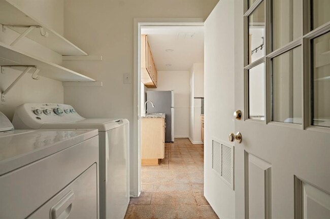 Building Photo - 6709 Tampa Cove