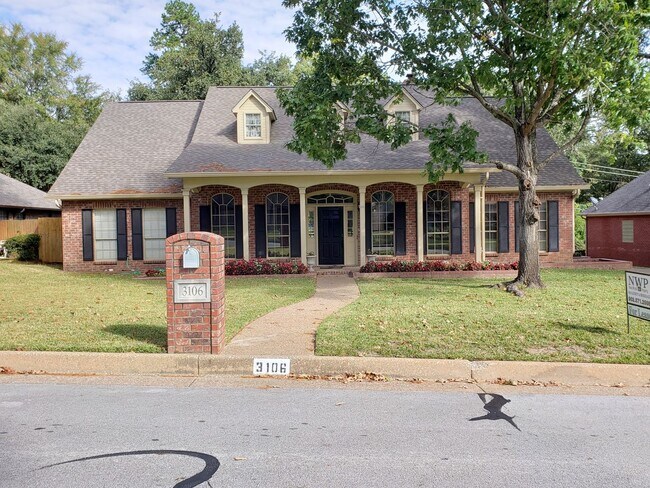 Primary Photo - 3106 Lake Forest Dr