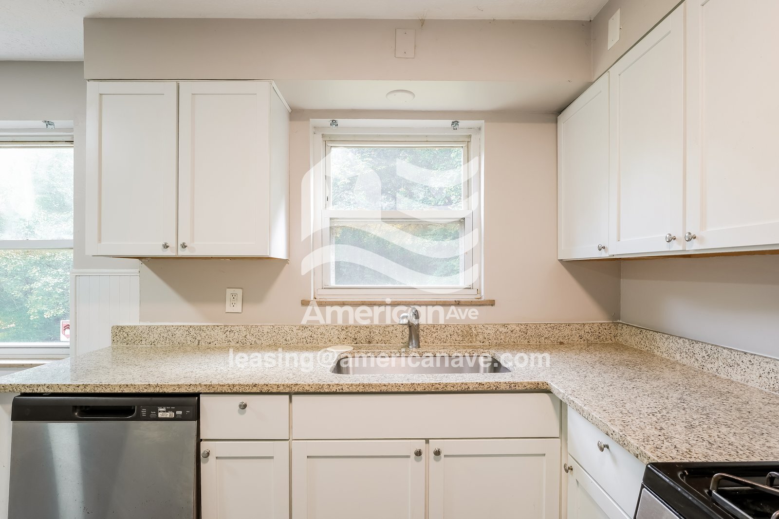 Building Photo - 3464 Robinet Dr