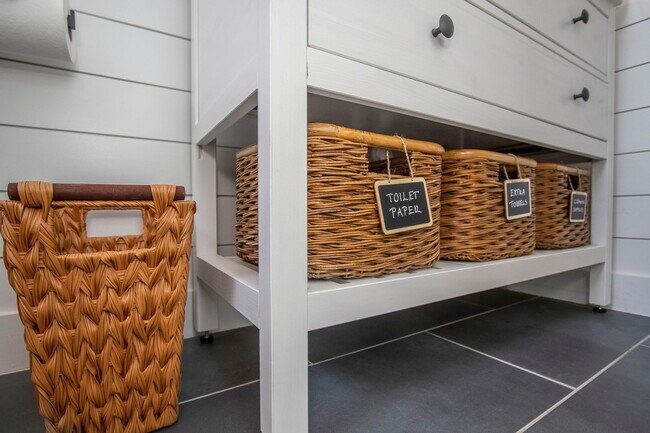 Building Photo - 2081 N Betty Ln