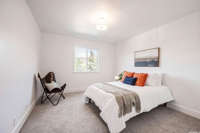 Building Photo - Designer Prospector Townhome