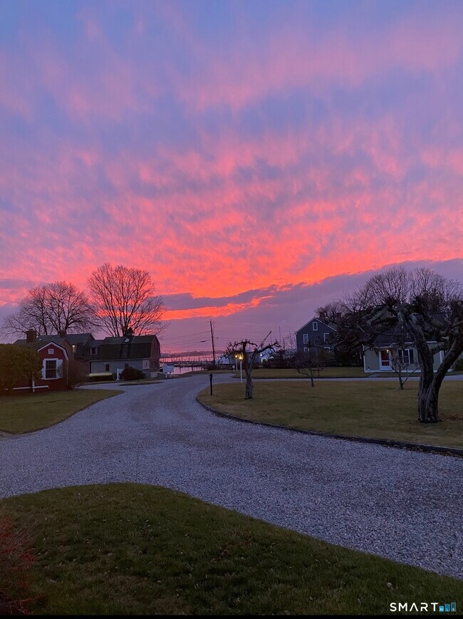 Building Photo - 84 Waterside Ln