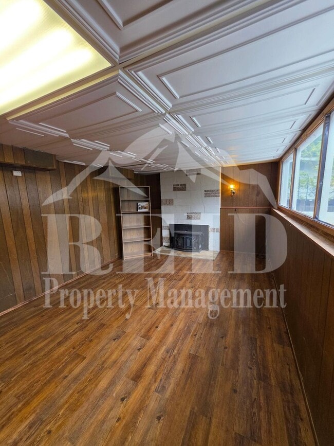 Building Photo - Central Kitsap Home with Large Fenced Yard Close to Shopping, Base, & Kitsap Lake