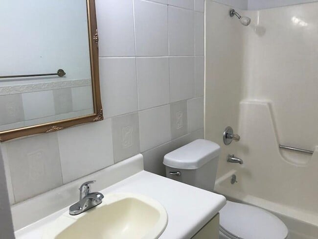 Building Photo - $500 OFF FIRST MONTH RENT IF MOVE IN BY 8/...