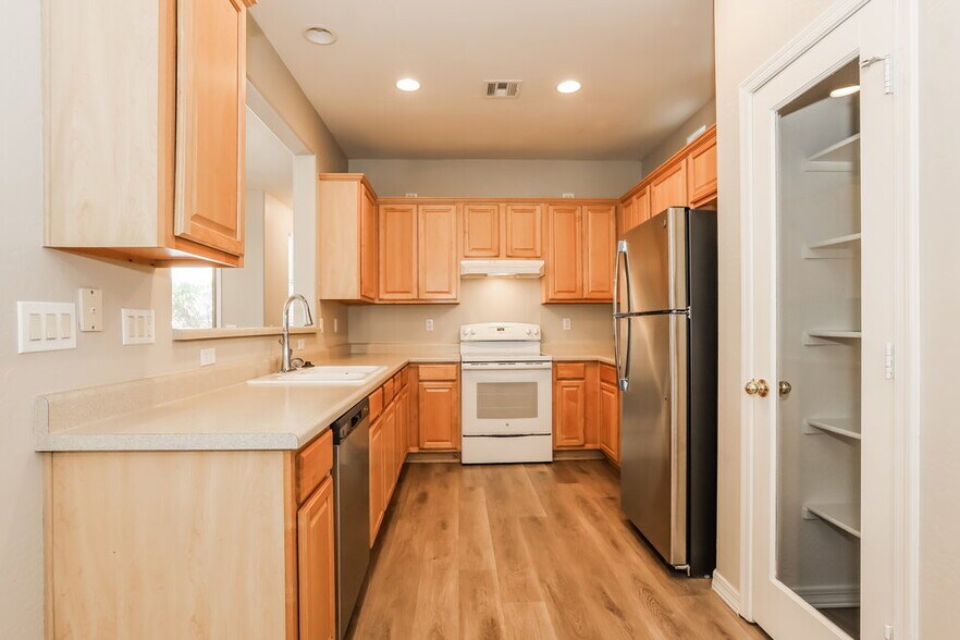 Building Photo - 2757 S Cupertino Dr