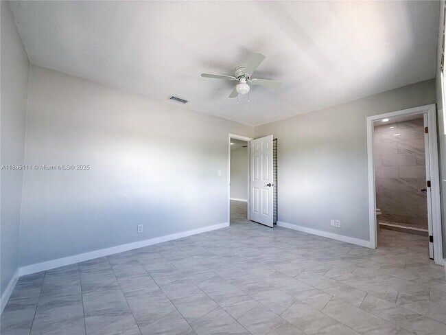 Building Photo - 5621 NE 22nd Ave