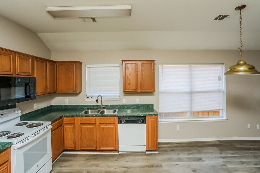 Building Photo - 1303 Coronado Ln