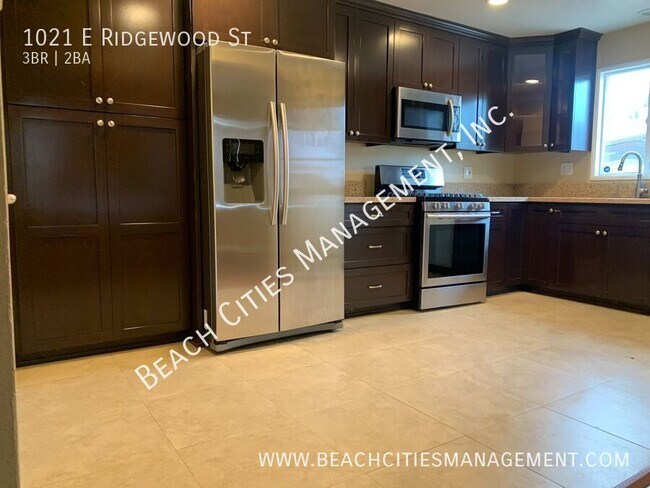 Building Photo - 1021 E Ridgewood St