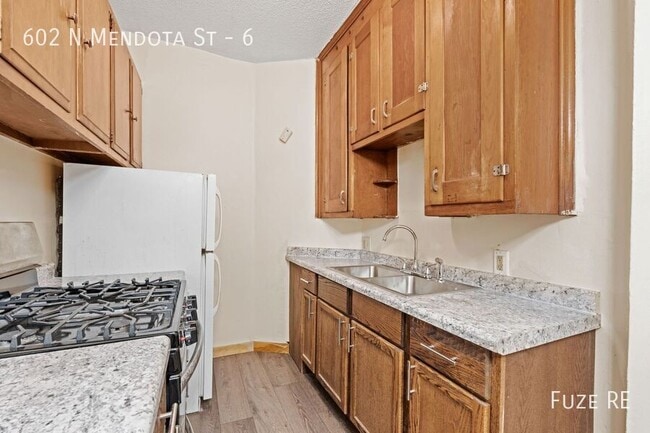 Building Photo - 602 N Mendota St