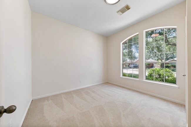 Building Photo - 16027 Belleshire Ln