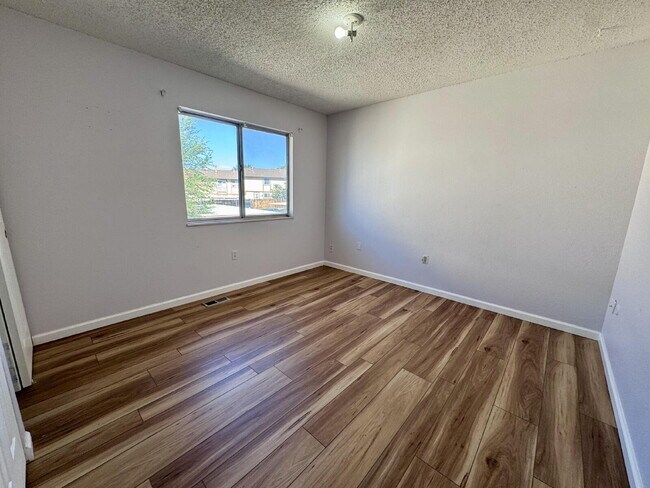 Building Photo - 2507 Rainbow Dr