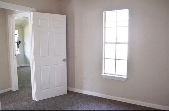 Building Photo - 2514 Lynnfield St