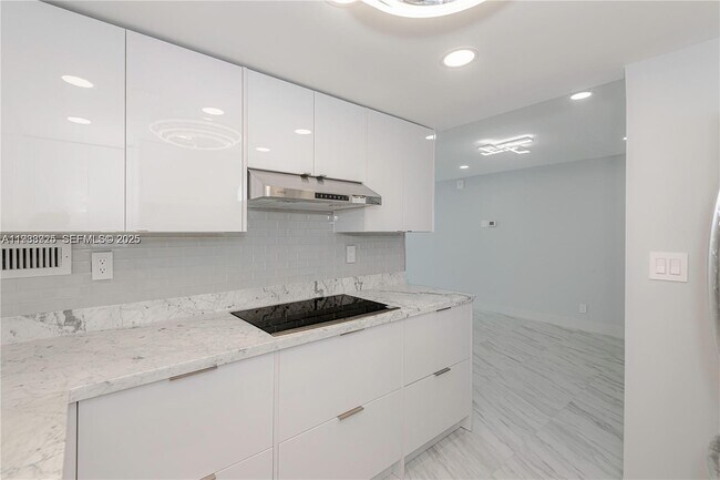 Building Photo - 3180 S Ocean Dr