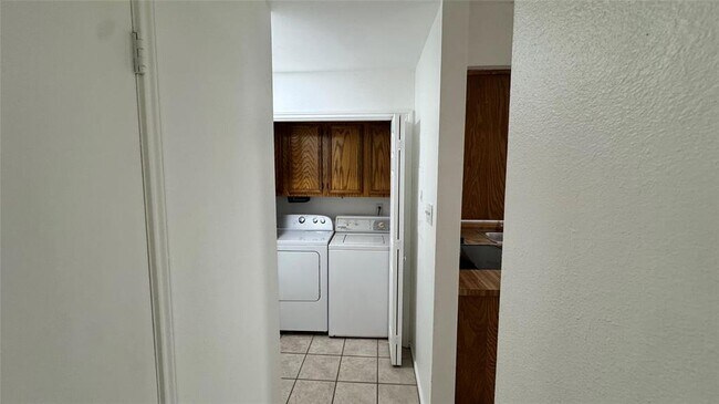 Building Photo - 1304 Conway Dr