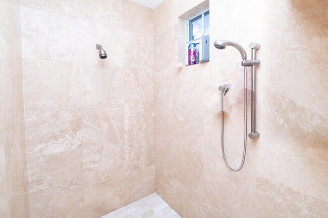 Building Photo - 920 Lago Mar Ln