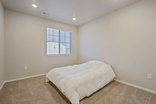 Building Photo - 1617 Colorado River Dr
