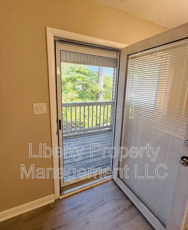 Building Photo - 664 Bartons Landing Pl