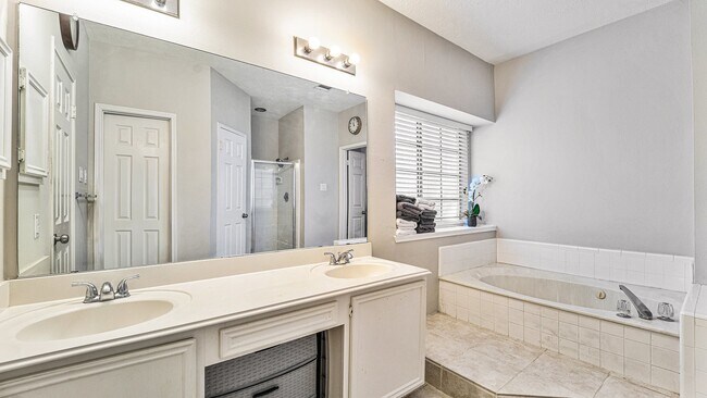 Building Photo - 16215 Cairngorm Ave