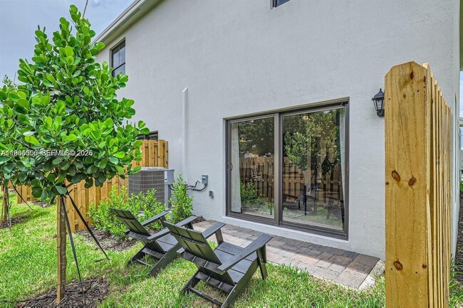 Building Photo - 445 NE 1st St