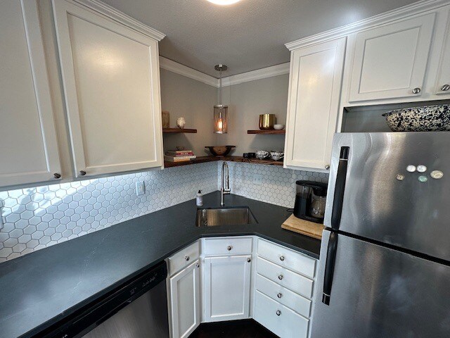 Building Photo - 7112 N Richmond Ave