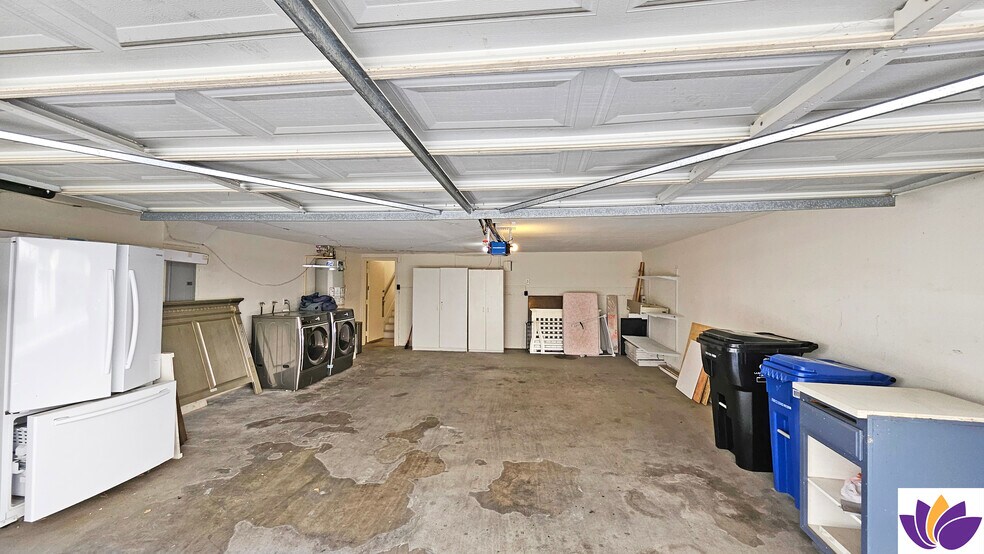 Building Photo - 18130 Oxnard St