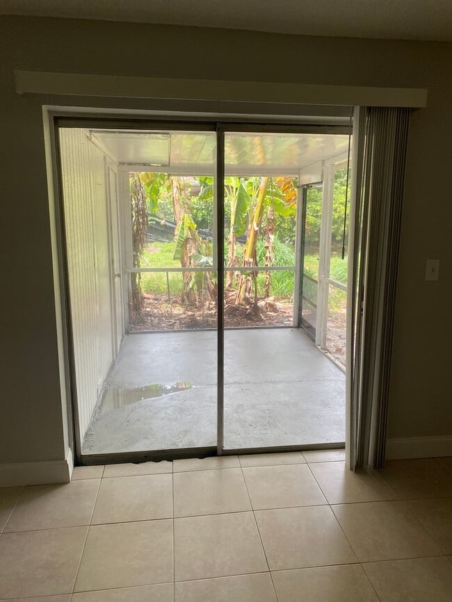 Building Photo - 4327-4329 Cocoanut Road