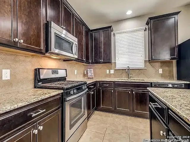 Building Photo - "Spacious 4-Bedroom Oasis with 3 Full Bath...