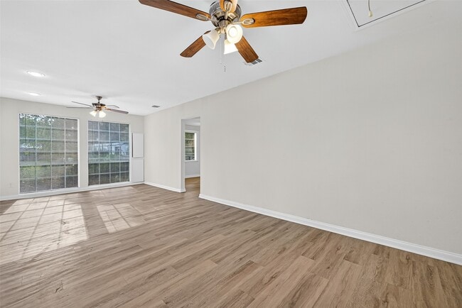Building Photo - 16643 Lake Cir