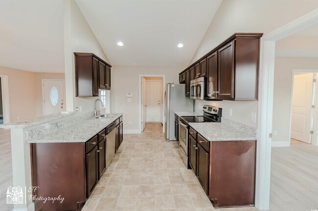 Building Photo - 246 Macarthur Dr