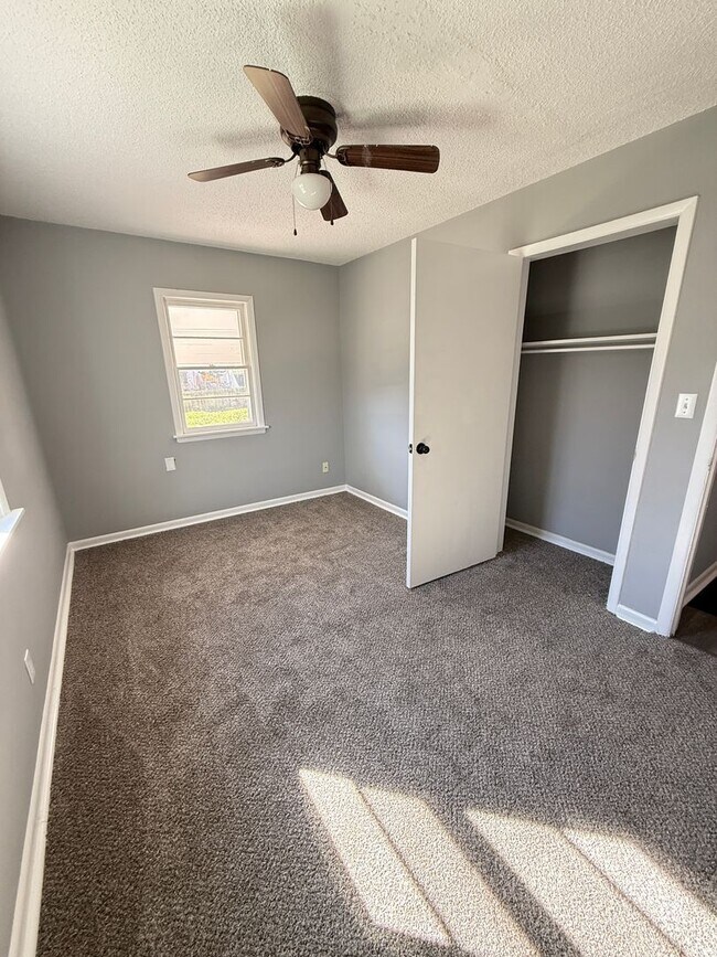 Building Photo - 4 bedroom/1 bath/detached storage building