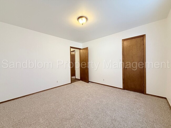 Building Photo - For Lease | South Tulsa Duplex | Available Now!