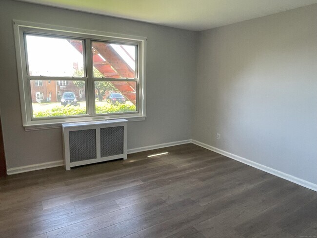 Building Photo - 30 Standish Rd