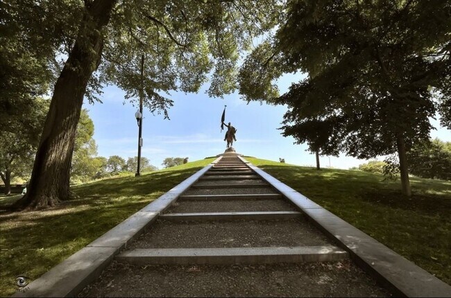 Building Photo - 910 S Michigan Ave