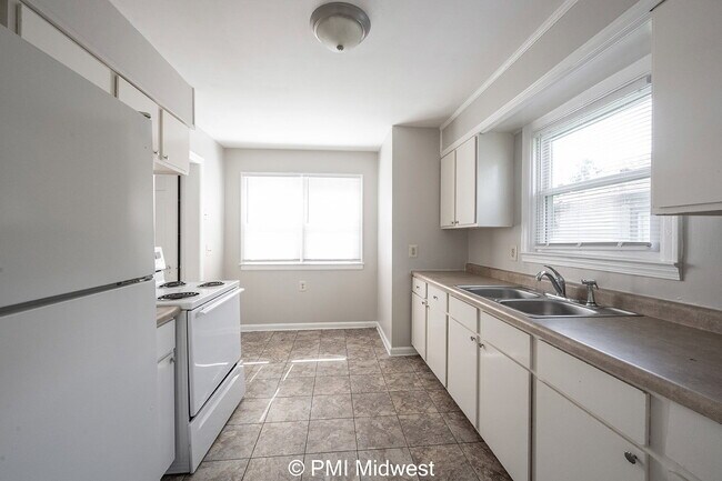 Building Photo - "Charming 2-Bed Home with Gleaming Hardwoo...